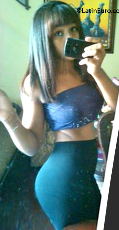 Date this happy Dominican Republic girl Mariluz from Santo Domingo DO17016