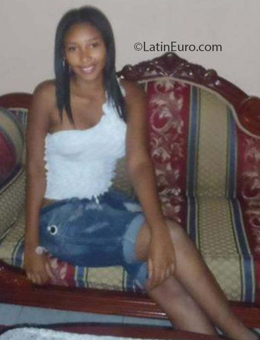 Date this charming Colombia girl Marina from Cali CO13841