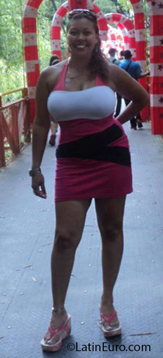 Date this hard body Colombia girl LINA from Medellin CO13857