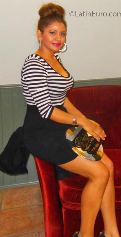 Date this charming Canada girl Rosa from Victoria CA592