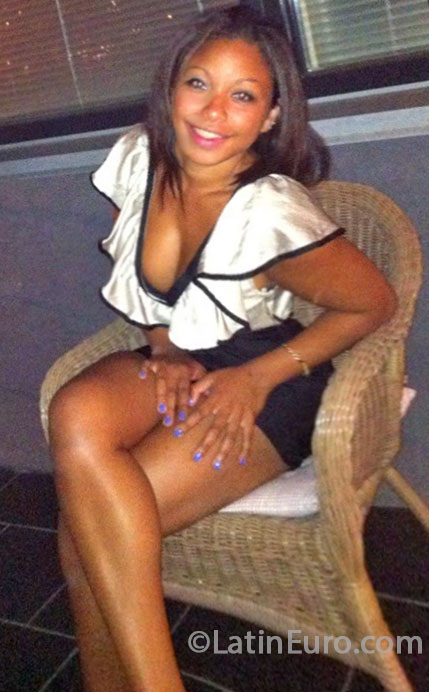 Date this stunning Brazil girl Rayara from Brasilia BR8093