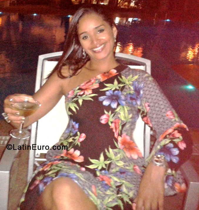 Date this hard body Brazil girl Flavia from Rio De Janeiro BR8129