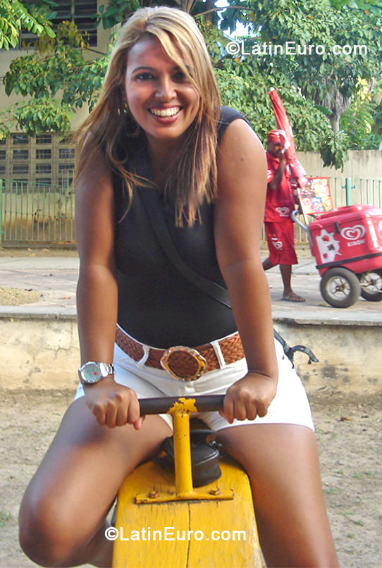 Date this voluptuous Brazil girl Chelin from Recife BR8159