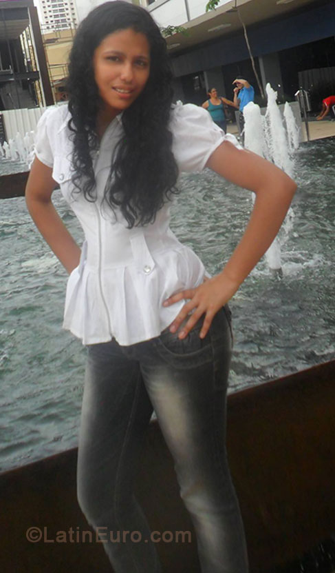 Date this happy Brazil girl Jaqueline from Goiania BR8206