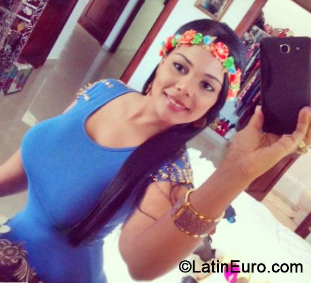 Date this cute Dominican Republic girl Flori from Santo Domingo DO17801