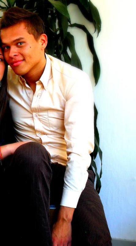 Date this tall Colombia man Sanin from Antioquia CO14534