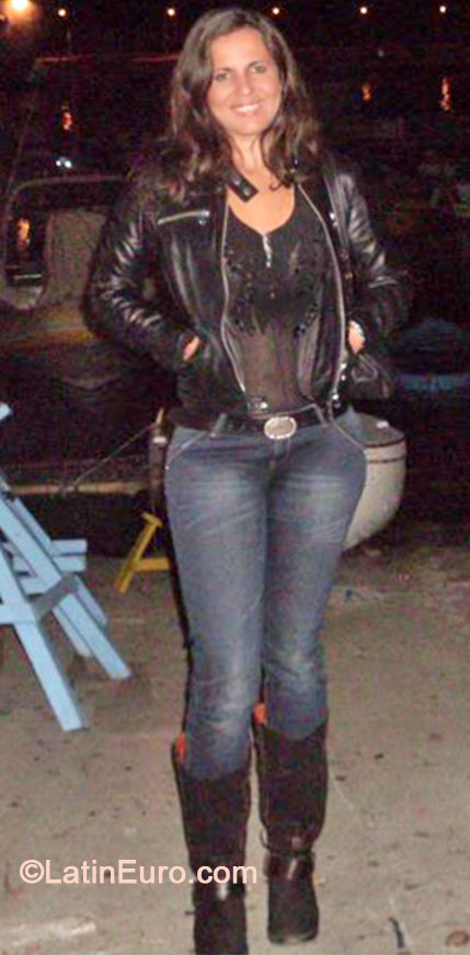 Date this hot Brazil girl Cristiane from Salvador BR8284