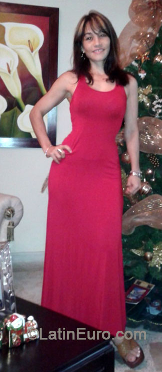 Date this attractive Colombia girl Beatriz from Cartagena CO14553