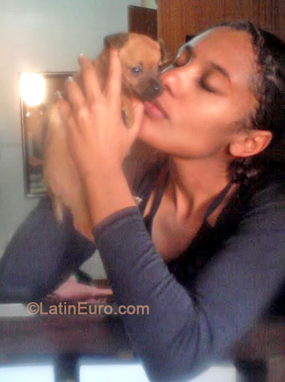 Date this hard body Brazil girl Veronica from Cambe BR8306