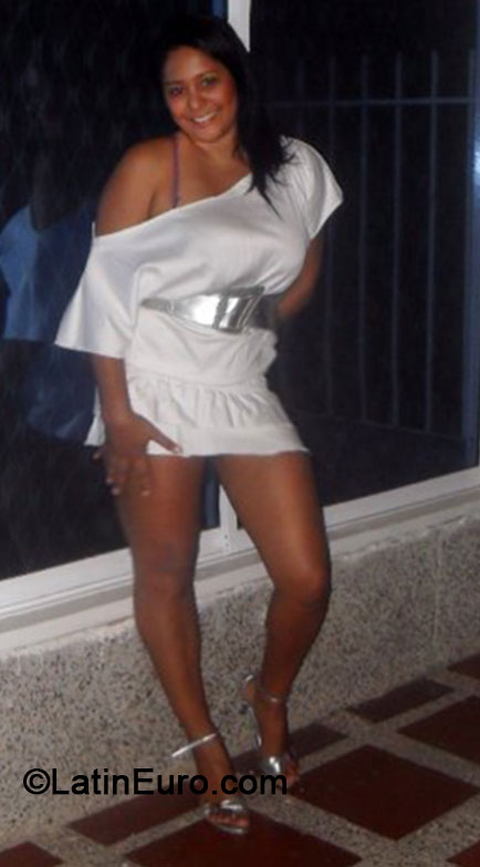 Date this attractive Colombia girl Mileidys from Santa Marta CO14600