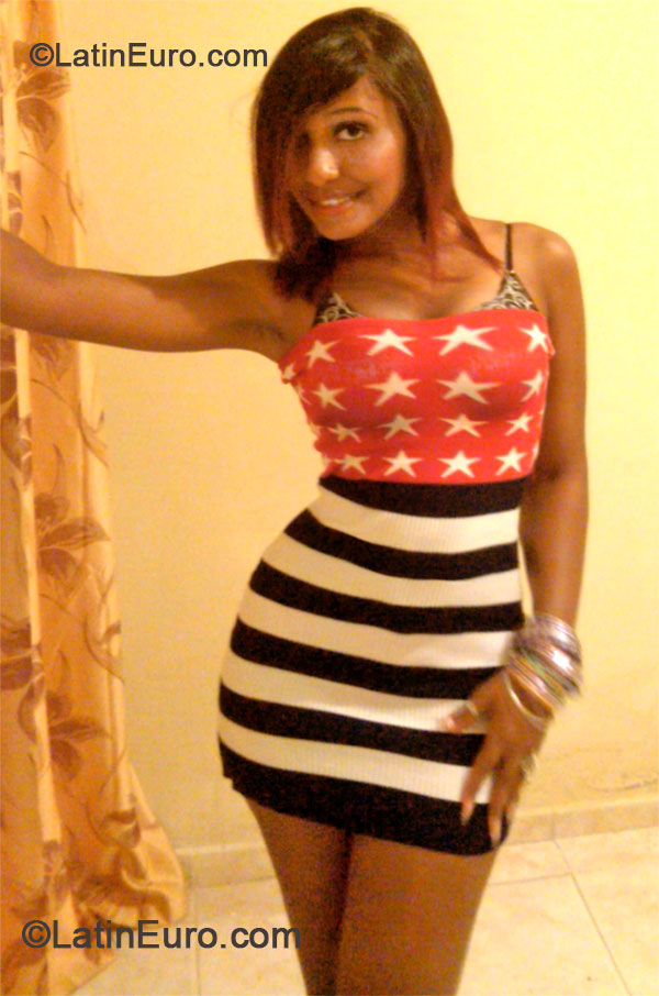 Date this beautiful Dominican Republic girl Alba from Santo Domingo DO18010