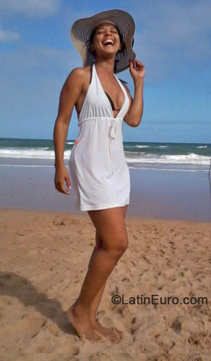 Date this beautiful Brazil girl Claudia from Lauro De Freitas BR8408