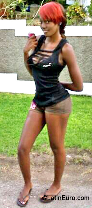 Date this happy Jamaica girl Sabrina from Port Antonio JM1493