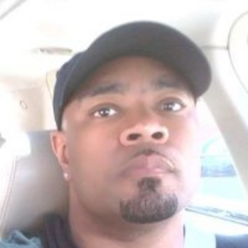 Date this nice looking United States man Shawn from Chicago US14769