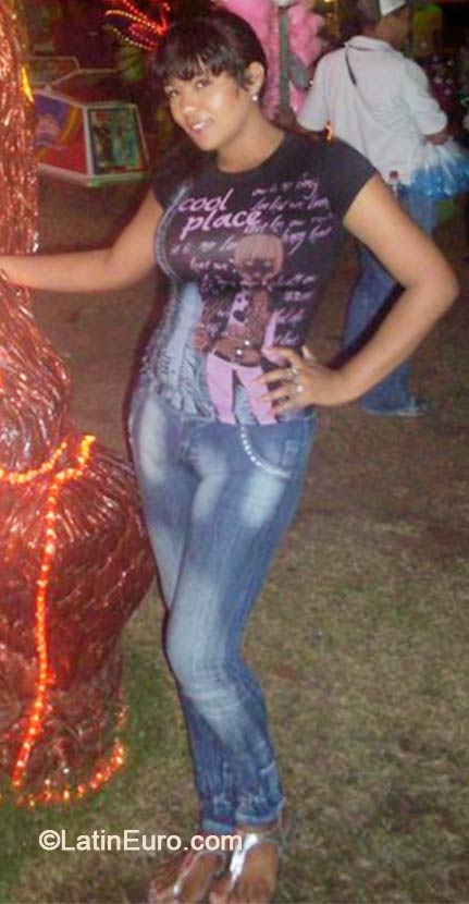 Date this good-looking Colombia girl Andrea from Barranquilla CO14767