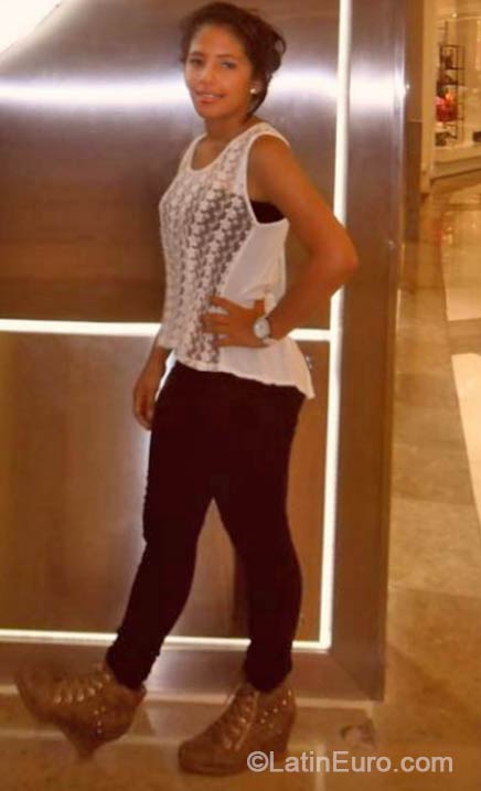 Date this happy Colombia girl Alexandra from Bucaramanga CO14833
