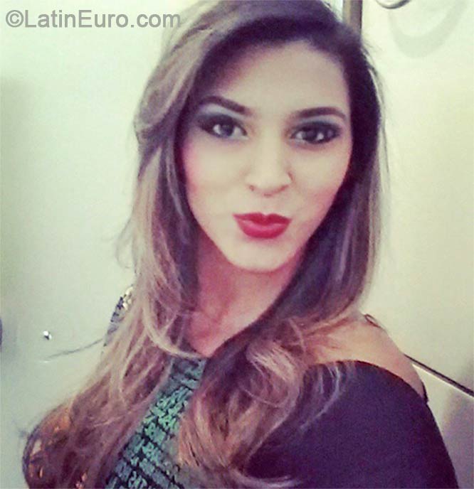 Date this pretty Brazil girl Carla from Formiga BR8582