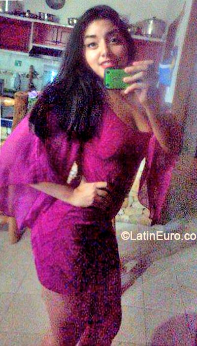 Date this nice looking Venezuela girl Ariane from Barinas VE148