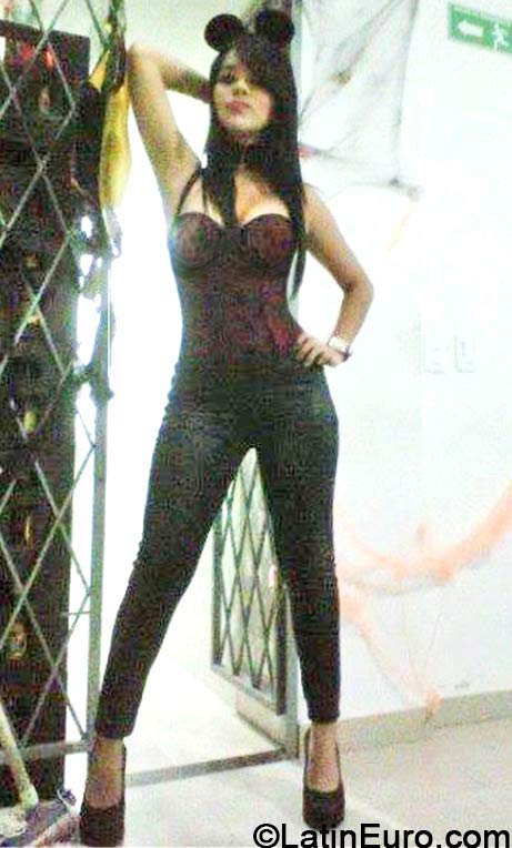 Date this sensual England girl DRUW from  CO14895