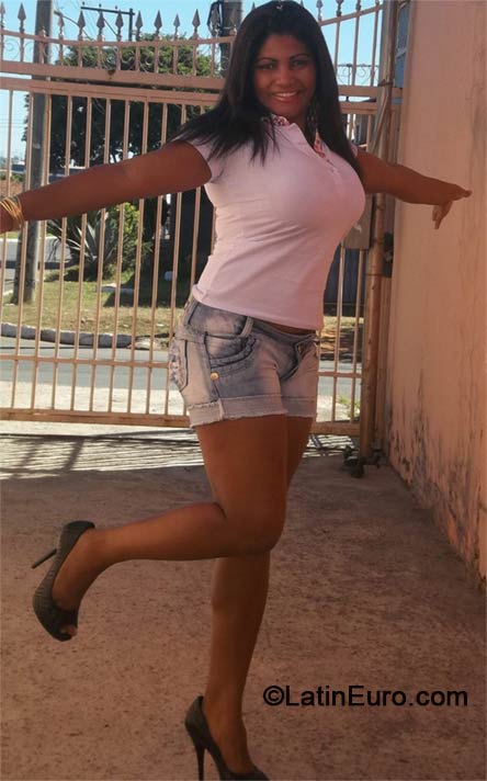 Date this georgeous Brazil girl Claudia from Brasilia BR8665