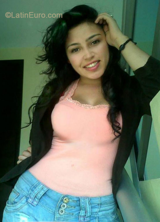 Date this hard body Colombia girl Tatiana from Bucaramanaga CO14962