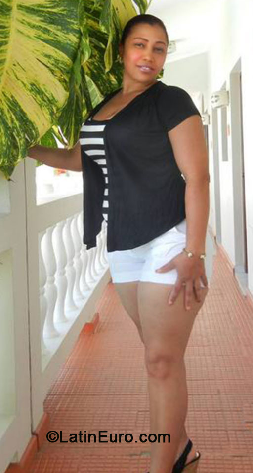 Date this funny Dominican Republic girl Emilia from Bonao DO18948