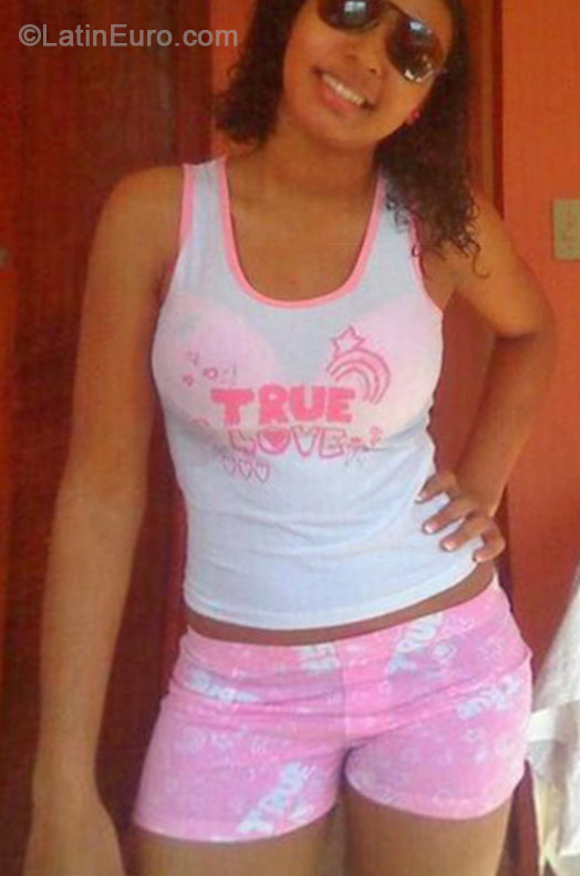 Date this foxy Dominican Republic girl Yadi from Santiago DO55226