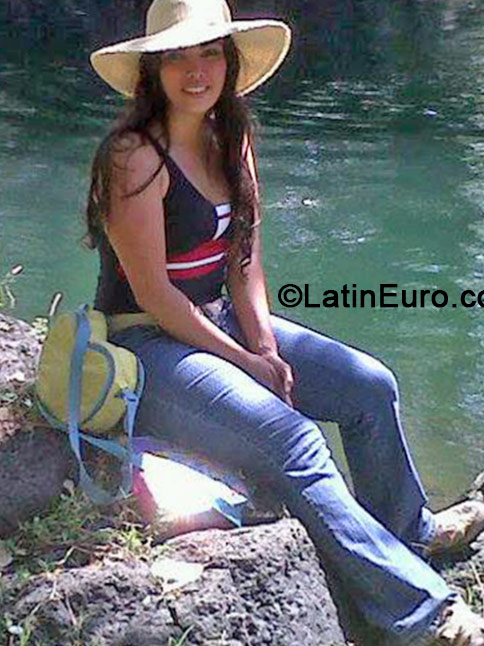 Date this happy Honduras girl Maria from San Pedro Sula HN979