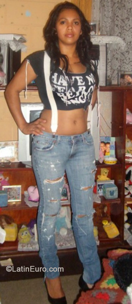 Date this athletic El Salvador girl Rocio from San Salvador SV76