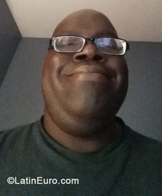 Date this tall United States girl Damond from Cleveland US15003