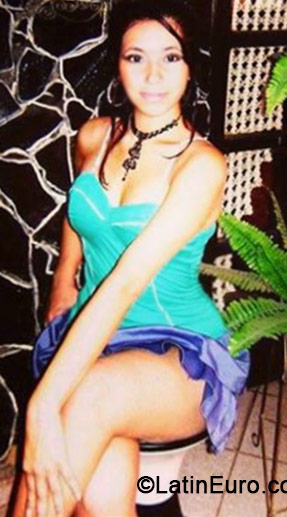 Date this foxy Bolivia girl Mel from Santa Cruz BO20