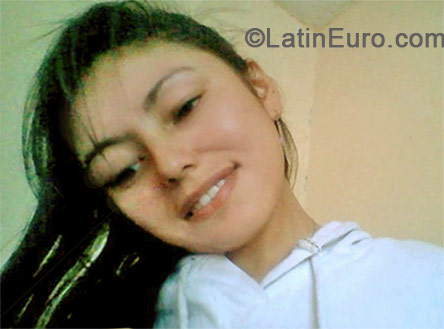 Date this voluptuous Colombia girl Yuly from Bogota CO15275