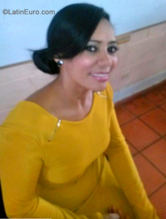 Date this beautiful Dominican Republic girl Albania from Santo Domingo DO19185