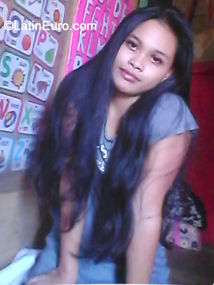 Date this voluptuous Philippines girl Recy from Manila PH649