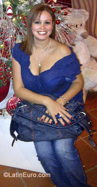 Date this georgeous Venezuela girl Laura from Caracas VE252