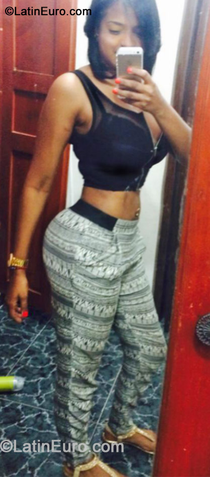 Date this fun Dominican Republic girl Dennicy from Santo Domingo DO19282
