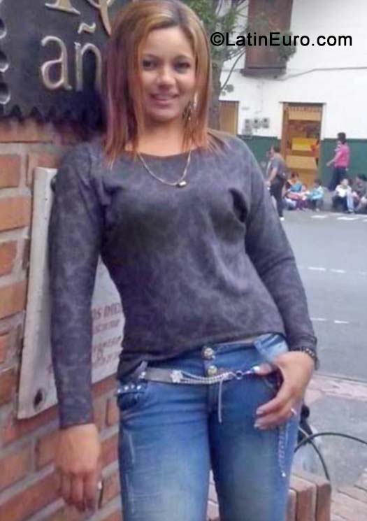 Date this foxy Colombia girl Viviana from Medellin CO15552