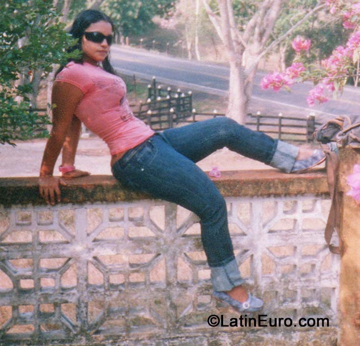 Date this cute Colombia girl Sakey from  CO15561