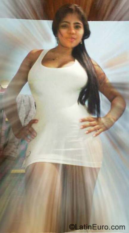 Date this voluptuous Colombia girl Leidys from Tulua CO15601