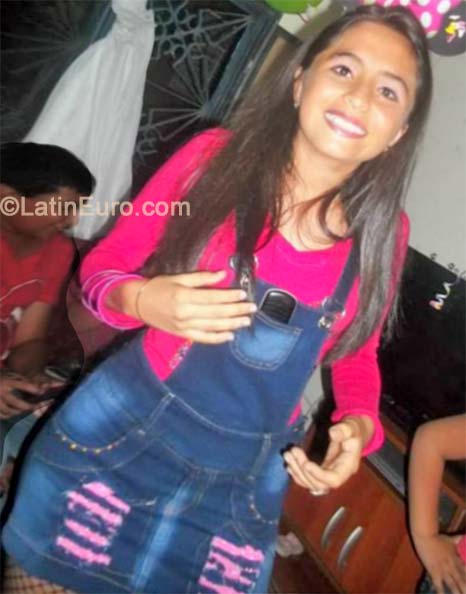 Date this fun Colombia girl Yuly Andrea from Bucaramanga CO15618