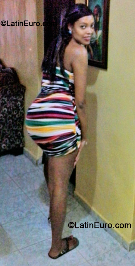 Date this hard body Dominican Republic girl Evelin from Puerto Plata DO20663
