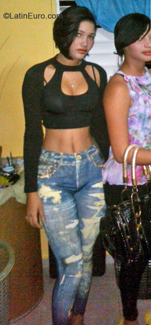 Date this stunning Dominican Republic girl Paola15 from San Pedro De Macoris DO19997
