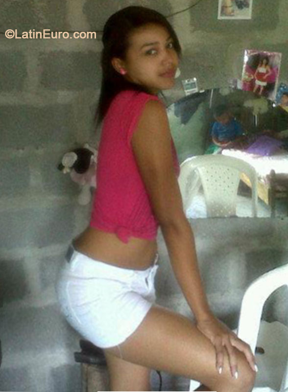 Date this delightful Colombia girl Frinie from Apartado CO16311