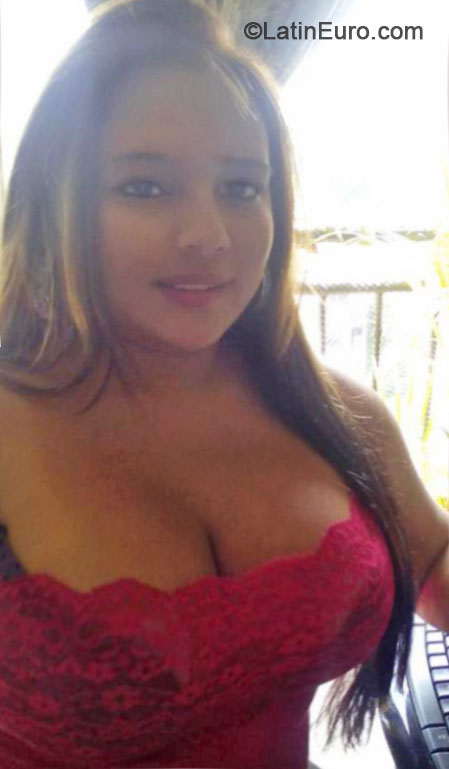 Date this sultry Colombia girl Yeyimy from Medellin CO17817