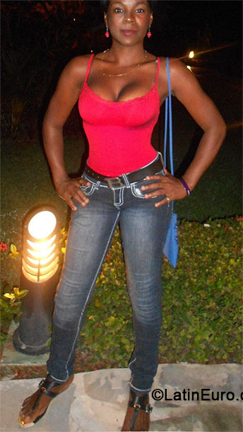 Date this nice looking Dominican Republic girl Yaneris from Santo Domingo DO20088