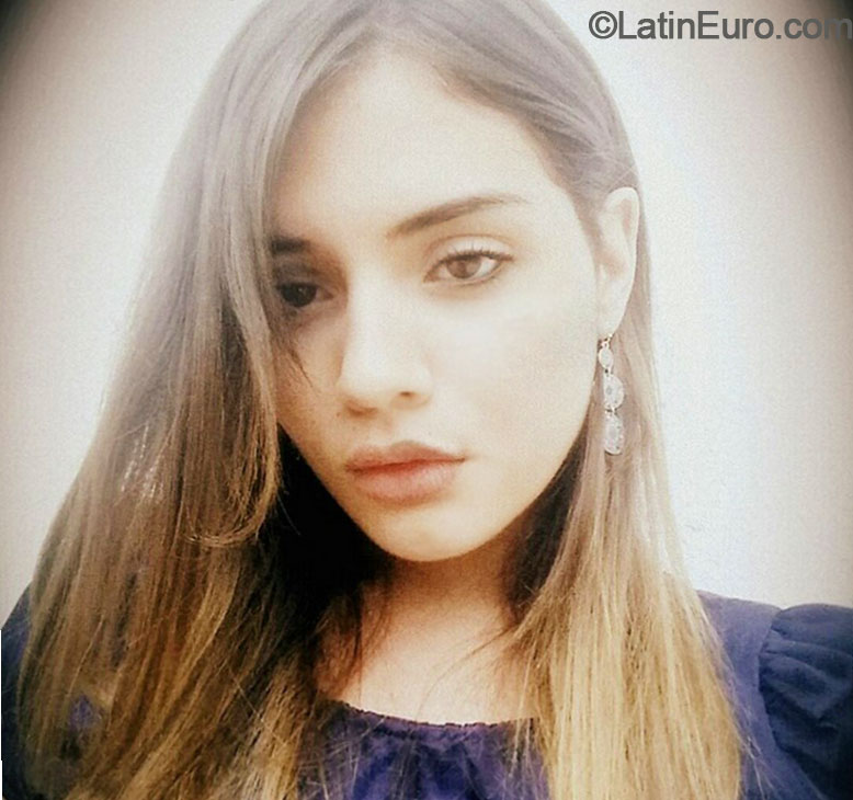 Date this tall Brazil girl Larissa from Uberlandia BR9070