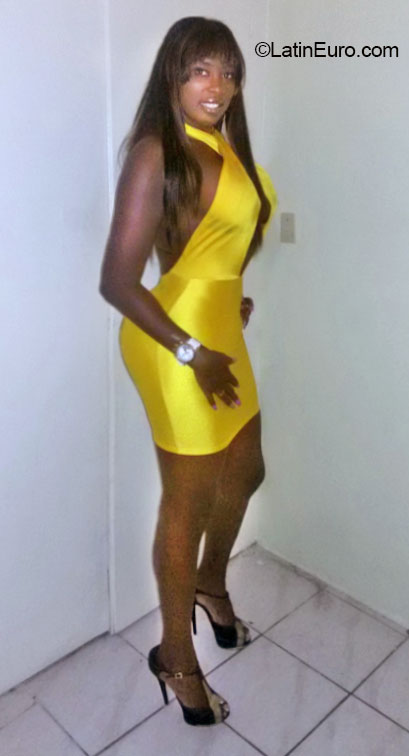 Date this hard body Italy girl Johana from Rome VE3129