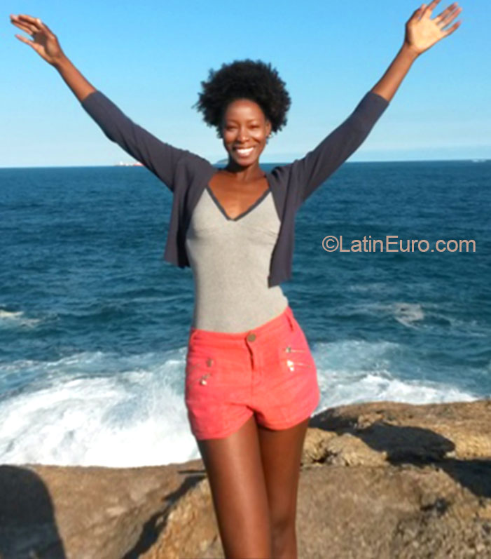 Date this attractive Brazil girl Christin from  BR9073