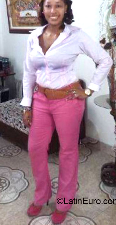 Date this foxy Colombia girl Yenny from Cali CO16395