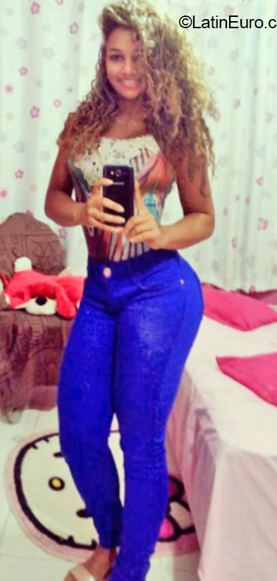 Date this hot Brazil girl Loise from Rio De Janeiro BR9088